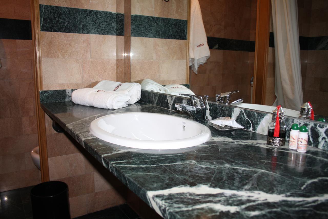 Hotel Kerala San Esteban de Pravia Buitenkant foto