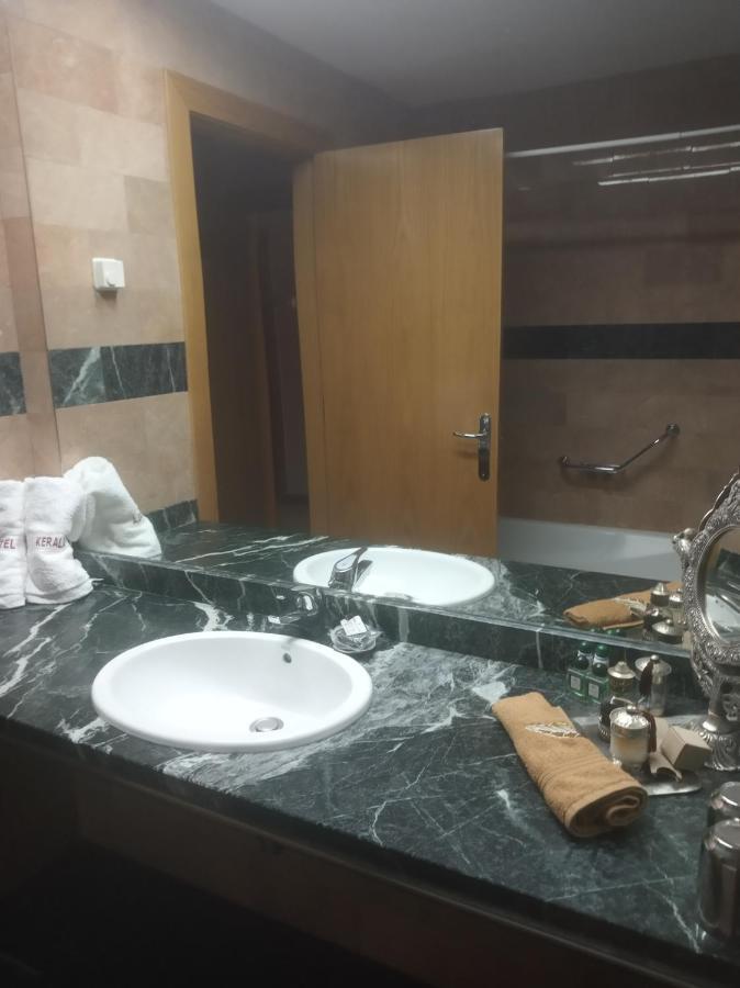 Hotel Kerala San Esteban de Pravia Buitenkant foto